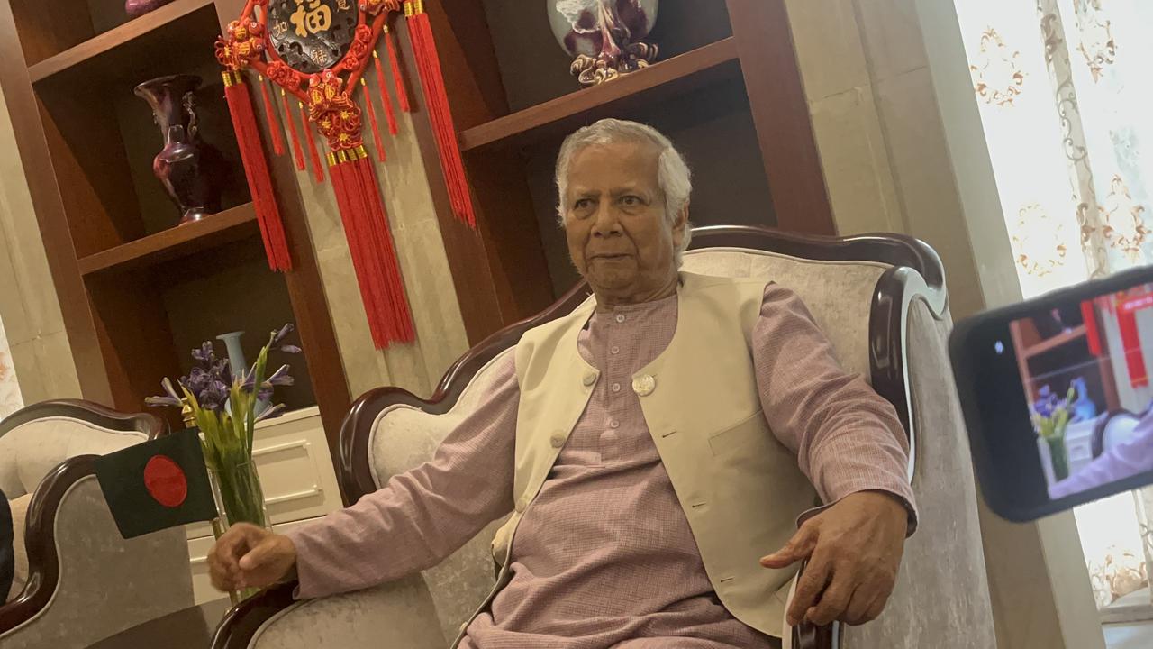 Pemimpin Sementara Bangladesh Muhammad Yunus saat berbincang dengan Liputan6.com dalam forum China International Press Communication Center (CIPCC) 2025. (Liputan6.com/Winda Nelfira)