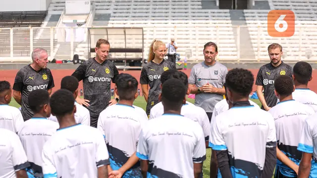 Foto: Keseruan Coaching Clinic Bareng Borussia Dortmund, Dibimbing Langsung oleh Tiga Legenda Die Borussen