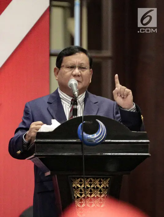 Calon Presiden nomer urut 02 Prabowo Subianto memberikan sambutan selama acara Dialog Silaturahmi Paslon Presiden dan Wakil Presiden bersama Komunitas  Kesehatan di Gedung Bidakara, Jakarta, Kamis (28/2). (Liputan6.com/Faizal Fanani)