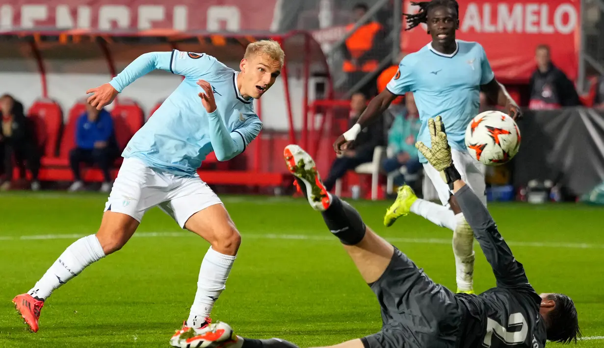 Berstatus tim tamu, Lazio menang 2-0 atas Twente. (AP Photo/Peter Dejong)