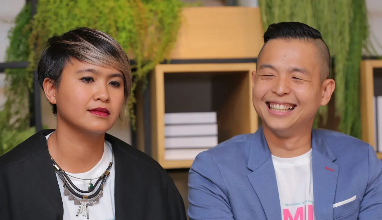 “Di film pertama pada saat dia nyeplos dan nggak nyambung, itu bukan karena dia lemot. Di film kedua, dia ingin mengucapkan sesuatu pada Cinta tapi dia tidak tahu mau ngomong apa," lanjut Ernest. (Deki Prayoga/Bintang.com)