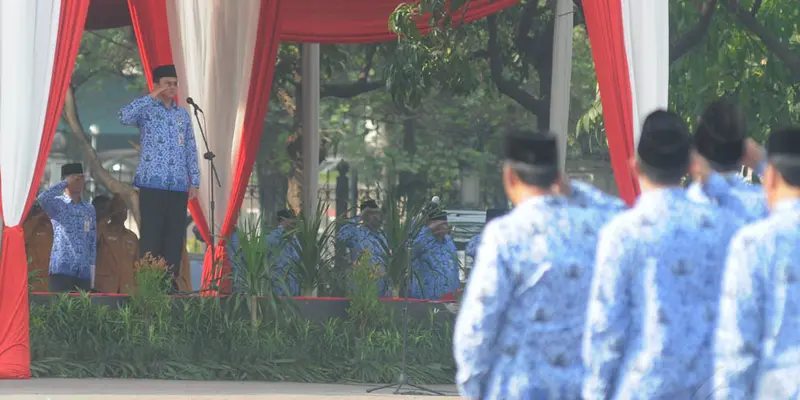 Ahok Pimpin Upacara Hari Pahlawan