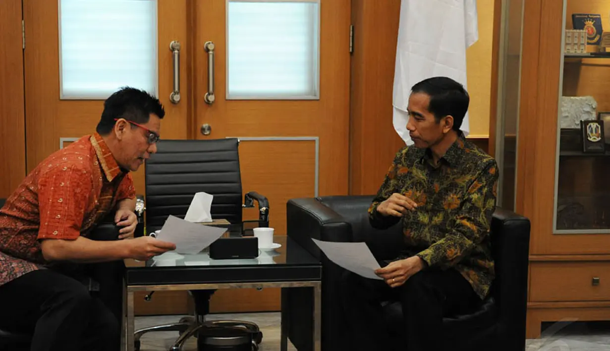 Melalui telekonferensi, Jokowi berdialog dengan perwakilan masyarakat adat Papua, Rabu (24/9/14). (Liputan6.com/Herman Zakharia)