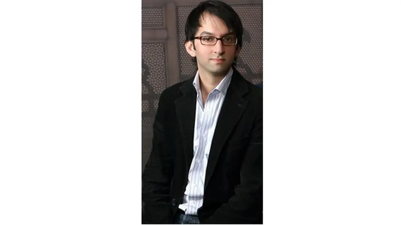 http://www.fashioncentral.pk/pakistani/designers/94-muse/about/