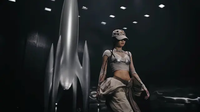 Perlihatkan Koreografi Tajam, Jennie Rilis MV 'Like JENNIE' yang Memukau