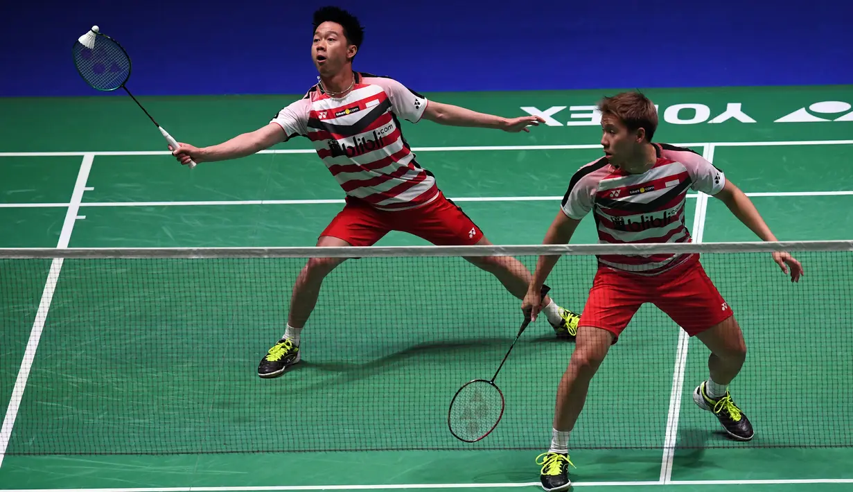 Ganda putra Indonesia, Kevin Sanjaya dan Marcus Gideon saat semifinal All England di Birmingham, Sabtu (18/3/2018). Keduanya tahun ini akan berjuang untuk mempertahankan gelar juara All England. (AFP/Paul Ellis)