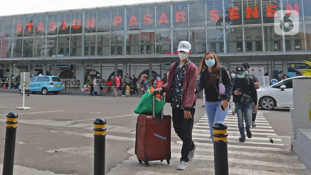 Arus Balik Libur Natal dan Tahun Baru di Stasiun Senen