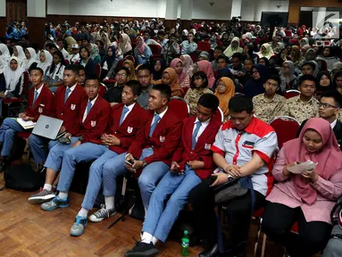 Redaktur Eksekutif Multimedia Kapan Lagi Youniverse (KLY) Andi Muhyiddin menjadi pembicara dalam Emtek Goes To Campus (EGTC) di Universitas Muhammadiyah Malang (UMM), Selasa (25/9). (Liputan6.com/JohanTallo)