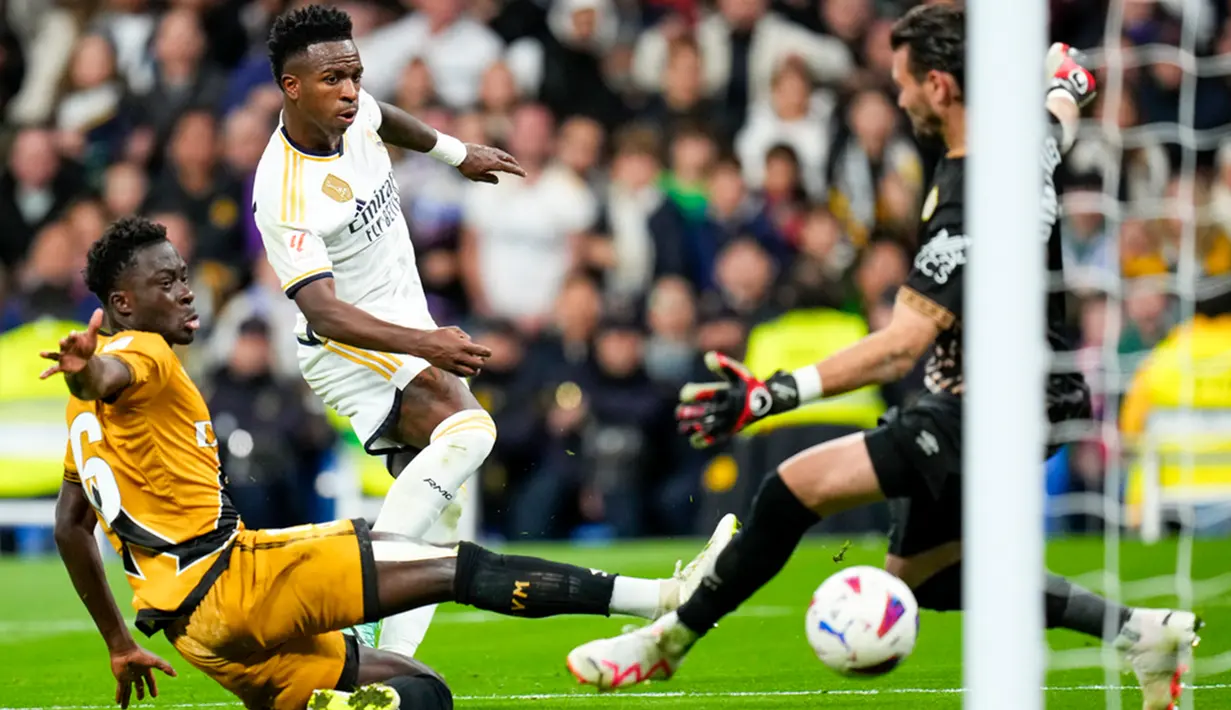 Serangan gencar terus dilakukan Real Madrid pada babak pertama. Namun, tak ada yang membuahkan gol. (AP Photo/Manu Fernandez)