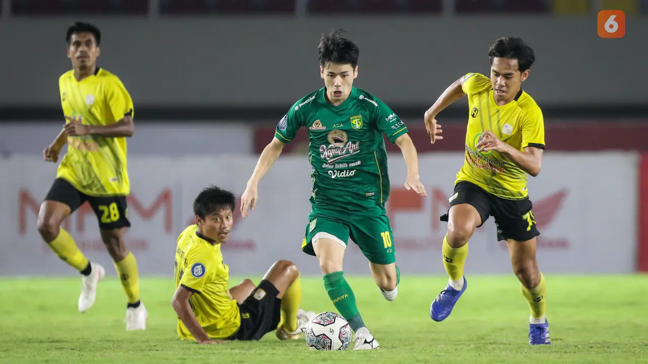 Foto: Peran Besar Bocah 17 Tahun Milik Persebaya saat Mengalahkan Barito Putera di Pekan ke-15 BRI Liga 1