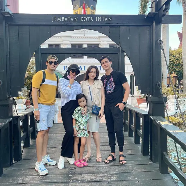 Carlo Milk dan Evelyne Andhini menantikan kelahiran anak kedua (Foto: Instagram/@carlomilk)