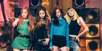 Saat ini BLACKPINK sedang bersiap untuk merilis album terbarunya. Menjelang comeback, grup ini pun merilis lightstick resminya. (Foto: Soompi.com)