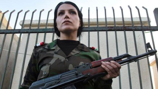 Jaga Garis Pertahanan, Para Tentara Suriah Ini Punya Rupa Cantik
