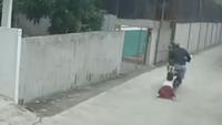 Tangkapan layar bocah SD terseret motor ratusan meter demi pertahankan ponsel