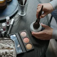 ilustrasi rekomendasi highlighter lokal untuk riasan yang glowing/pixabay