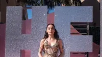 Pesona Cinta Laura di Victoria’s Secret Fashion Show 2026, Kenakan Gaun Desainer Indonesia