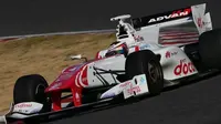 Mantan rival Rio Haryanto di ajang GP2 Series, Stoffel Vandoorne, mencatat debut mengesankan di ajang Super Formula Jepang.