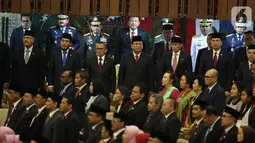 Ketua Umum Partai Gerindra, Prabowo Subianto bersama Sandiaga Uno menghadiri pelantikan Presiden dan Wapres 2019 di Gedung MPR/DPR/DPD RI, Senayan, Jakarta, Minggu (20/10/2019). Jokowi-Ma'ruf Amin resmi dilantik sebagai Presiden dan Wapres RI periode 2019-2024. (Liputan6.com/Johan Tallo)
