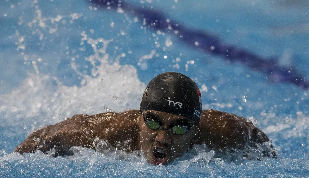 Perenang Indonesia, Triady Fauzi,meraih perak SEA Games cabang renang nomor 200 meter kupu-kupu di National Aquatic Stadium, Kuala Lumpur, Rabu (23/8/2017). Triady meraih perak dengan catatan waktu 53,03 detik. (Bola.com/Vitalis Yogi Trisna)