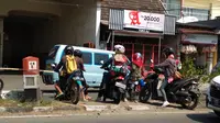 Pengendara potong median jalan di Cirebon
