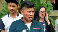 Andika Maesa saat mendatangi Polda Metro Jaya untuk kasus penghinaan terhadap Cynthiara Alona. [Foto: Panji Diksana/Liputan6.com]