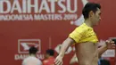 Tunggal putra Indonesia, Jonatan Christie, mengganti baju saat melawan tunggal China pada Indonesia Masters 2019 di Istora Senayan, Jakarta, Kamis (24/1). Jonatan lolos ke perempat final. (Bola.com/M. Iqbal Ichsan)