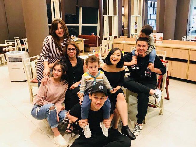 Keluarga besar Vanesha Prescilla, didominasi selebriti Indonesia./Copyright instagram.com/idahannas