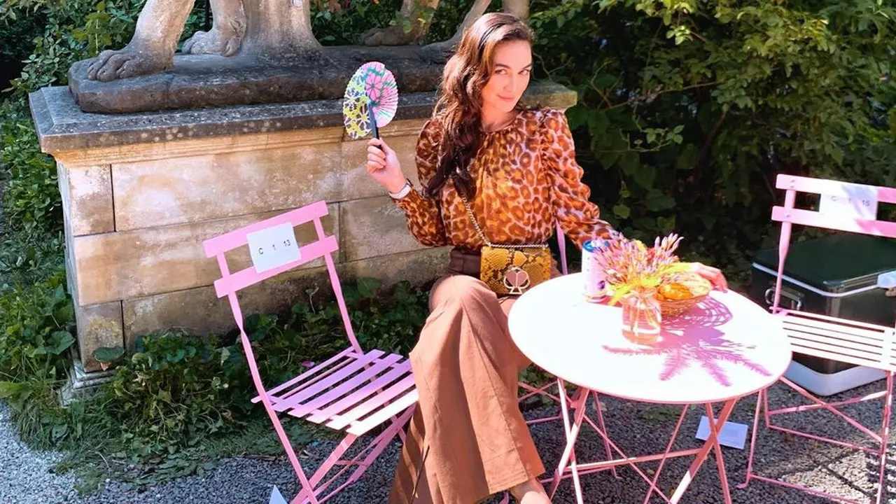 Gaya Luna Maya Hadiri New York Fashion Week 2019