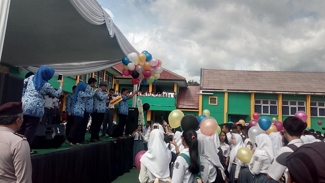 Para Siswa SMKN 1 Garut 100 Persen Lulus UNBK