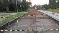 Perbaikan jalan persiapan mudik di jalur lintas timur Jambi. (Liputan6.com/Bangun Santoso)
