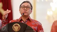 Ketum Partai Amanat Nasional (PAN) Zulkifli Hasan memberi keterangan di Istana Negara, Jakarta, Rabu (2/9/2015). PAN menyatakan resmi bergabung dengan koalisi partai pendukung pemerintah. (Liputan6.com/Faizal Fanani)