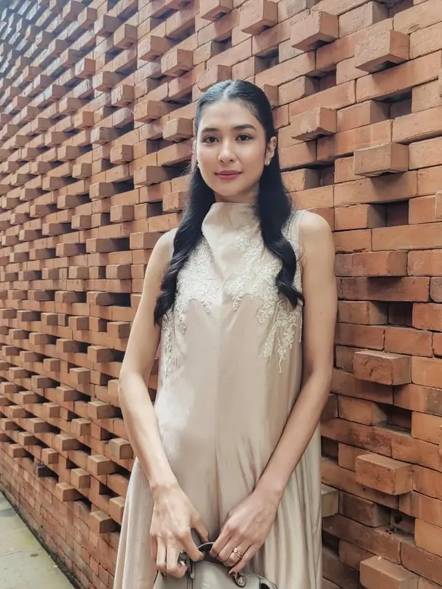 Mikha Tambayong saat Hadir Lamaran Syifa Hadju dan El Rumi. [@miktambayong]