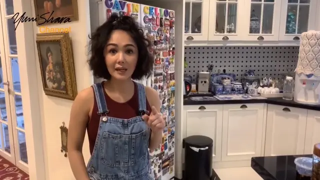 7 Momen Yuni Shara Masak Oseng-Oseng Di Rumah Ini Curi Perhatian