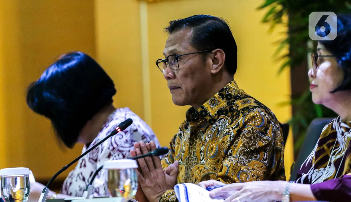 Kepala Badan Pusat Statistik (BPS) Suhariyanto menyampaikan keterangan terkait kondisi ekspor dan impor pada Januari 2020 di Gedung BPS, Jakarta, Senin (17/2/2020). Nilai ekspor dan impor Januari 2020 terkoreksi mengalami penurunan dibandingkan posisi bulan sebelumnya. (Liputan6.com/Faizal Fanani)