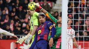 Barcelona gagal menambah poin saat bertandang ke markas Girona dalam laga lanjutan Liga Spanyol 2025/2026. (AFP/Josep Lago)