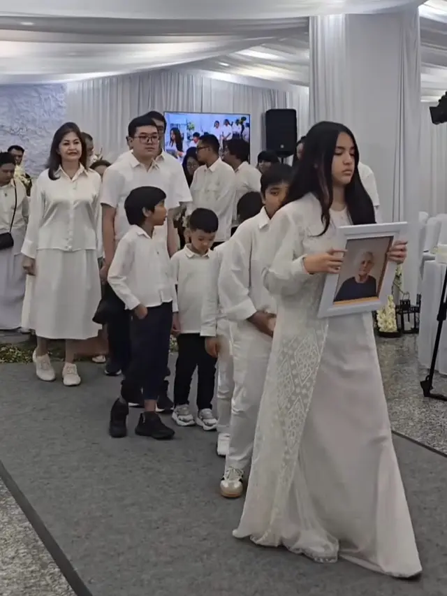 Nia Ramadhani di Rumah Duka hingga Pemakaman Nenek Tercinta. [@ramadhaniabakrie]