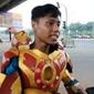 Pria Pakai Kostum 'Iron Man' Menyelematkan Korban Kecelakan di Cibubur. Instagram/bekasi_24_jam©2022 Merdeka.com