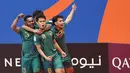 Para pemain Timnas Futsal Indonesia merayakan gol yang dicetak oleh Ardiansyah Nur dalam laga perempat final Piala Asia Futsal 2026 melawan Vietnam di Indonesia Arena, Senayan, Jakarta, Selasa (03/02/2026). (Bola.com/Bagaskara Lazuardi)