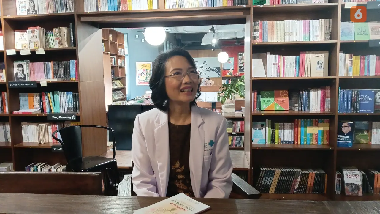 Diskusi Peluncuran Buku 'Sebelum Terlambat' oleh dr. Caroline Tirtajasa, Sp.OG., Subsp. FER., DABRM di Jakarta (8/10)