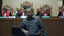 Terdakwa suap Hakim Pengadilan Tinggi Manado, Sudi Wardono usai menjalani sidang pembacaan nota pembelaan di Pengadilan Tipikor, Jakarta, Rabu (23/5). Sebelumnya, Sudi Wardono dituntut hukuman delapan tahun penjara. (Liputan6.com/Helmi Fithriansyah)