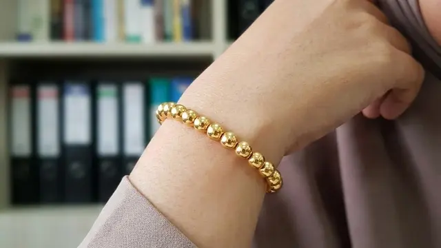 Model Gelang Emas Feminin untuk Pekerja Kantoran Berhijab