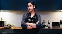 6 Gaya Kasual Chic Sabrina Alatas yang Curi Perhatian, Berprofesi Sebagai Chef
