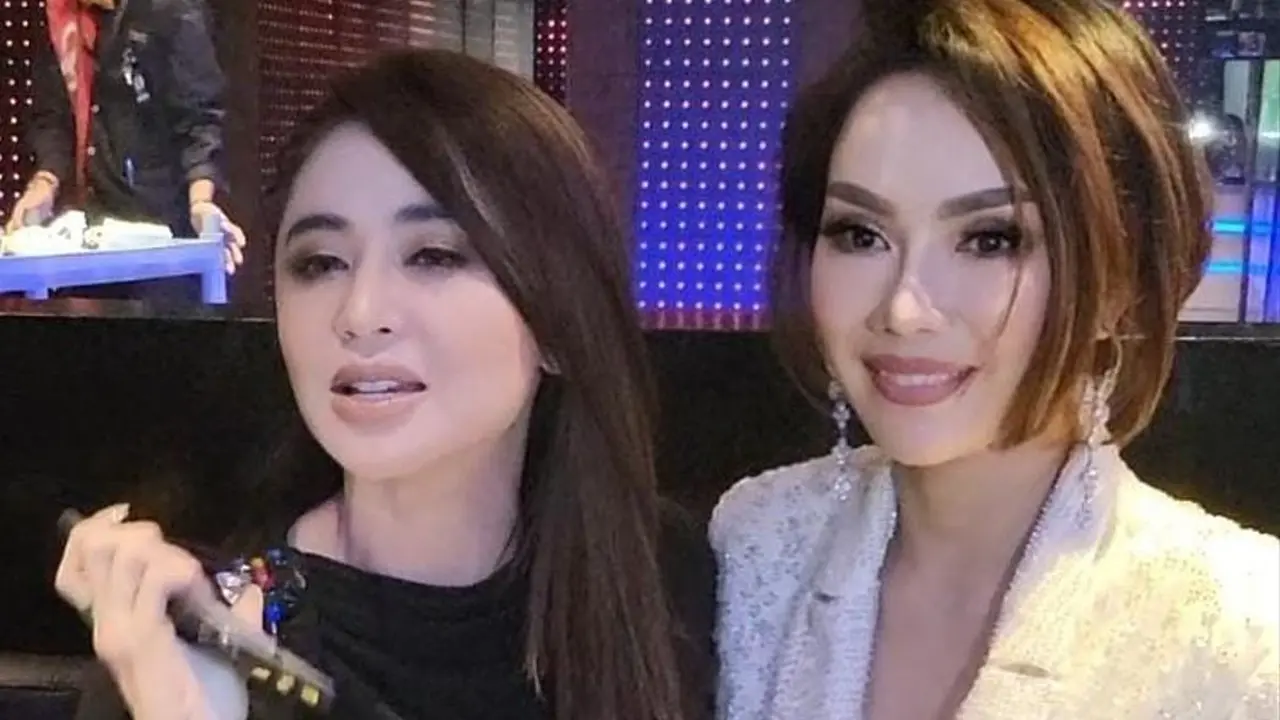 Dewi Perssik bersama Ririn Rinura