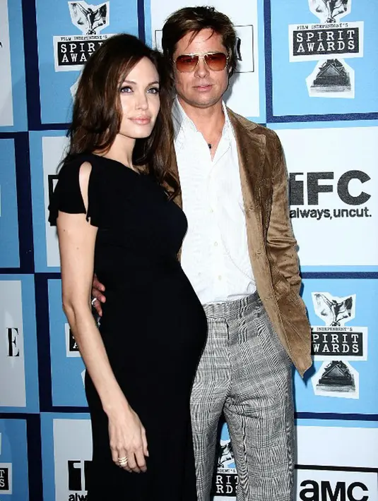 Jolie dan Pitt tak hanya membayar John sebagai hakim pribadi, namun keduanya juga harus mengeluarkan biaya tinggi untuk membayar pengacara mereka masing-masing. Kelly pun juga mengatakan kisaran harga para pengacara papan atas. (AFP/Bintang.com)