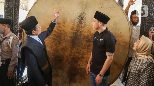 Mesut Ozil Penuhi Janjinya Sholat Jumat di Masjid Istiqlal