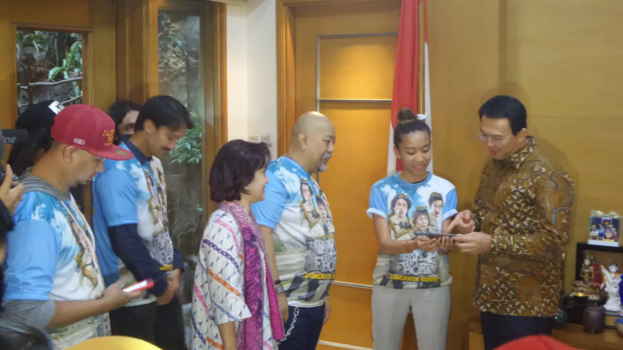Ahok bertemu para pemain film Warkop DKI Reborn di Balai Kota DKI Jakarta
