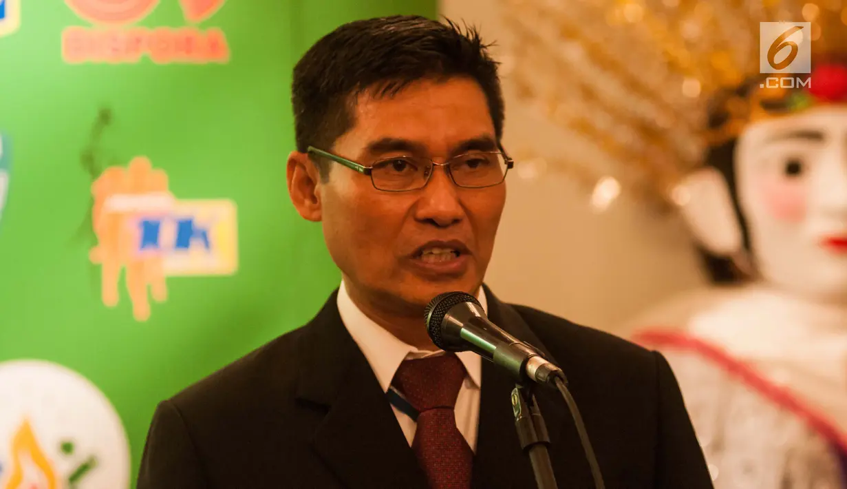 Kepala Dinas Olahraga dan Pemuda DKI Jakarta Ratiyono memberikan keterangan saat konferensi pers di Balai Kota DKI Jakarta (15/6). Milo Jakarta International 10k 2017 akan diikuti 15ribu pelari dari dalam maupun luar negri. (Liputan6.com/Gempur M Surya)