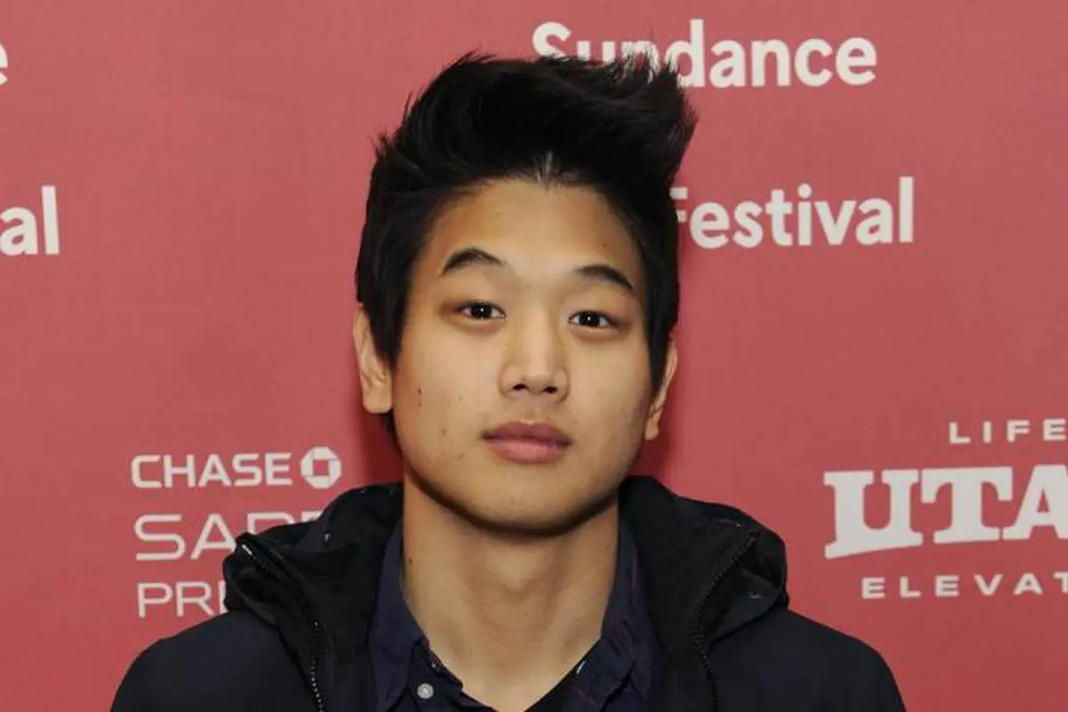 Ki Hong Lee 