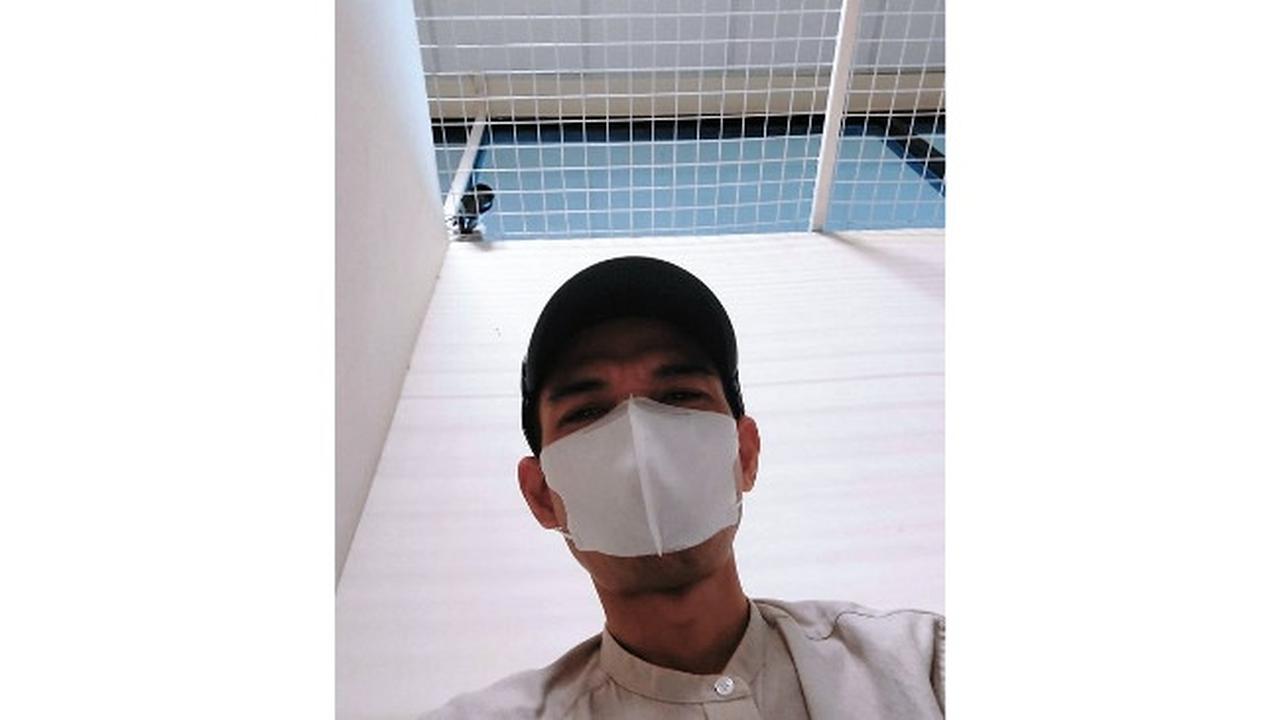 Ustas Abdul Somad saat berada di ruangan mirip tahanan di kantor imigrasi Singapura.