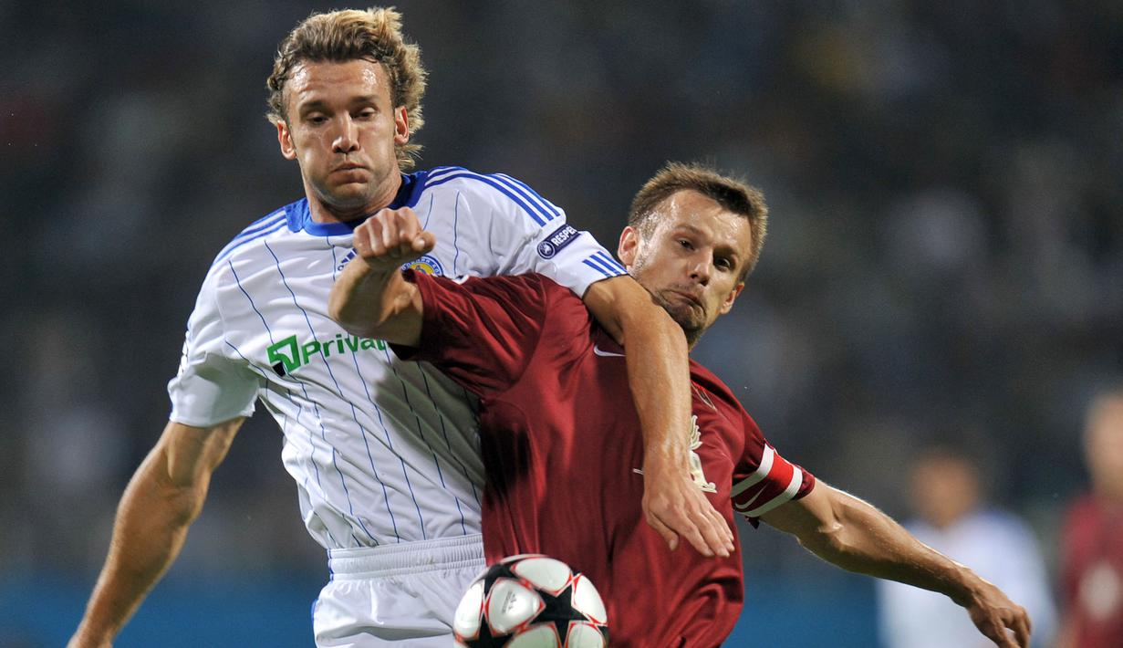 Sheva sapaan akrabnya mengawali karier sebagai seorang pemain profesional pada musim 1994/1995 bersama klub papan atas Ukraina, Dynamo Kyiv. (Foto: AFP/Sergei Supinsky)